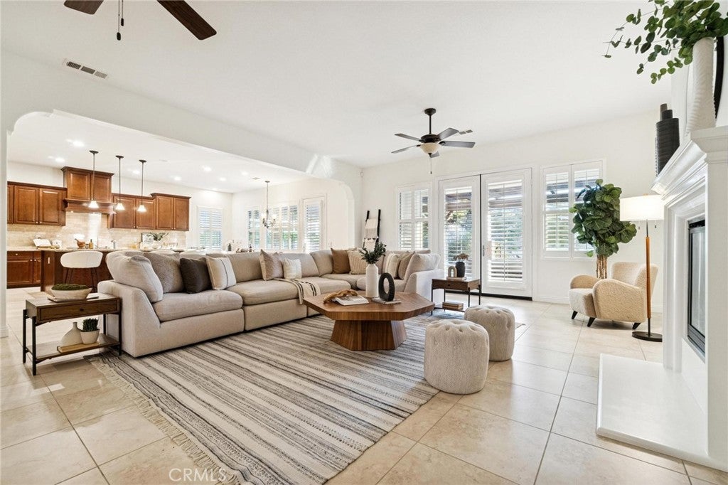 Canyon Country, California, 91387, United States, 3 Bedrooms Bedrooms, ,4 BathroomsBathrooms,Residential,Active,2015235