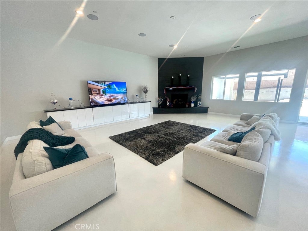 Corona, California, 92881, United States, 8 Bedrooms Bedrooms, ,9 BathroomsBathrooms,Residential,Active,1902941