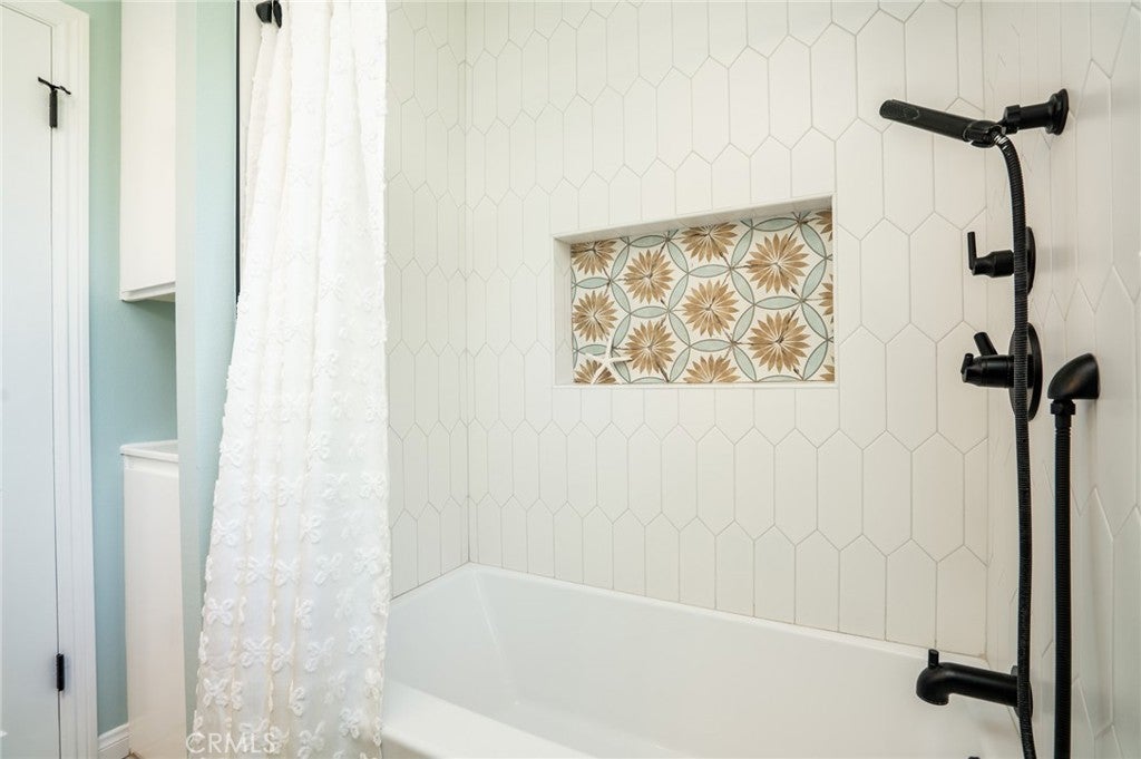 Huntington Beach, California, 92647, United States, 4 Bedrooms Bedrooms, ,3 BathroomsBathrooms,Residential,Active,2030516