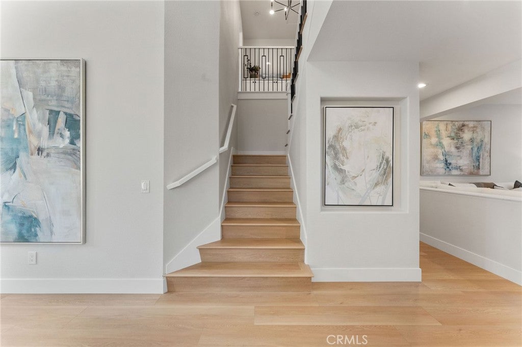 Costa Mesa, California, 92627, United States, 4 Bedrooms Bedrooms, ,3 BathroomsBathrooms,Residential,Contingent,1986895