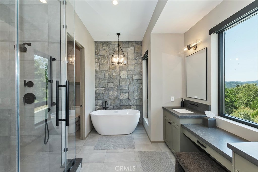 Lake Arrowhead, California, 92352, United States, 3 Bedrooms Bedrooms, ,3 BathroomsBathrooms,Residential,Active,1972160