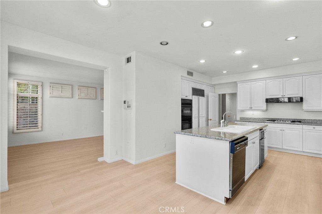 Canoga Park, California, 91304, United States, 5 Bedrooms Bedrooms, ,5 BathroomsBathrooms,Residential,Active,2006939