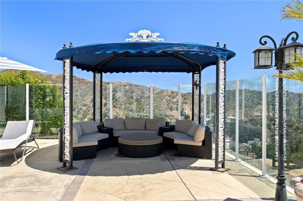 Glendale, California, 91206, United States, 5 Bedrooms Bedrooms, ,6 BathroomsBathrooms,Residential,Active,1941392