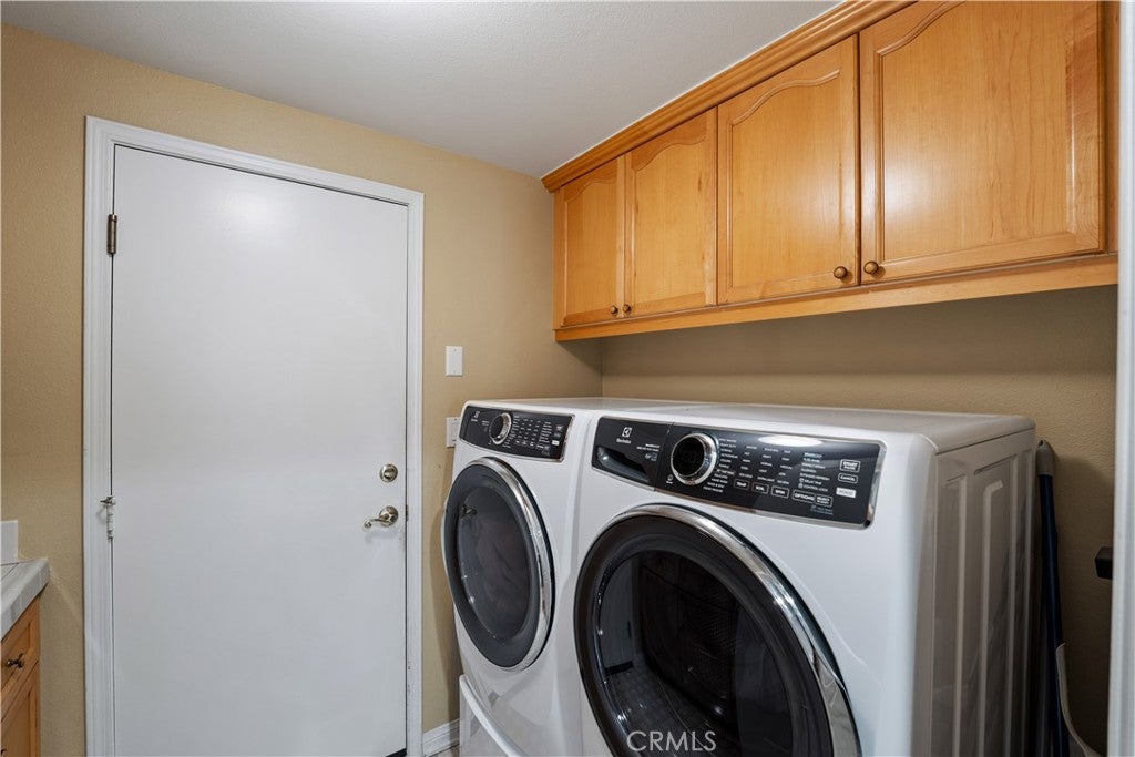 Granada Hills, California, 91344, United States, 5 Bedrooms Bedrooms, ,3 BathroomsBathrooms,Residential,Active,1952998