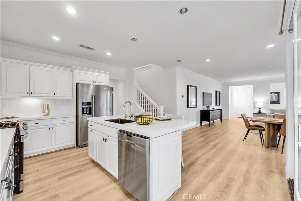 Irvine, California, 92618, United States, 3 Bedrooms Bedrooms, ,3 BathroomsBathrooms,Residential,Contingent,1986914