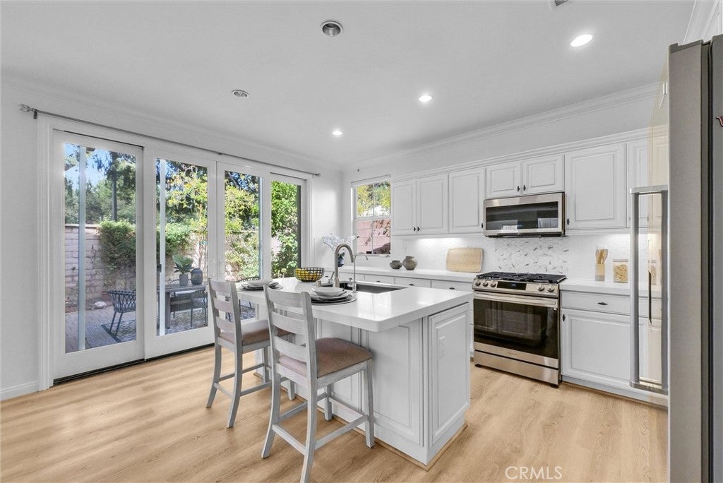 Irvine, California, 92618, United States, 3 Bedrooms Bedrooms, ,3 BathroomsBathrooms,Residential,Contingent,1986914