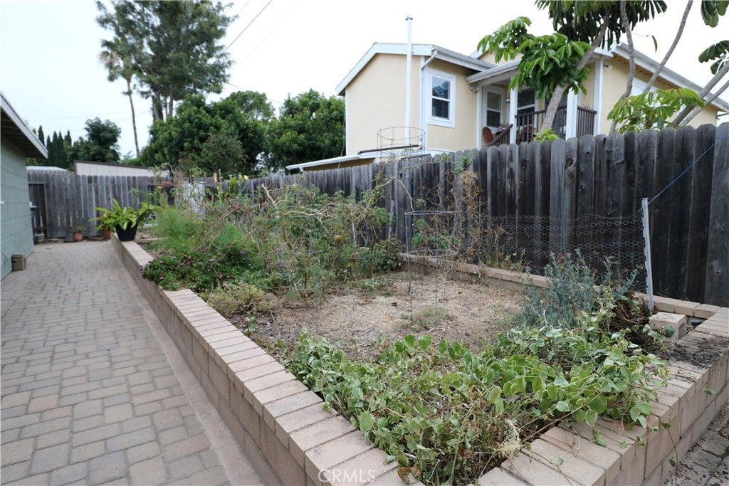 Costa Mesa, California, 92627, United States, 3 Bedrooms Bedrooms, ,2 BathroomsBathrooms,Residential,Active,1909898