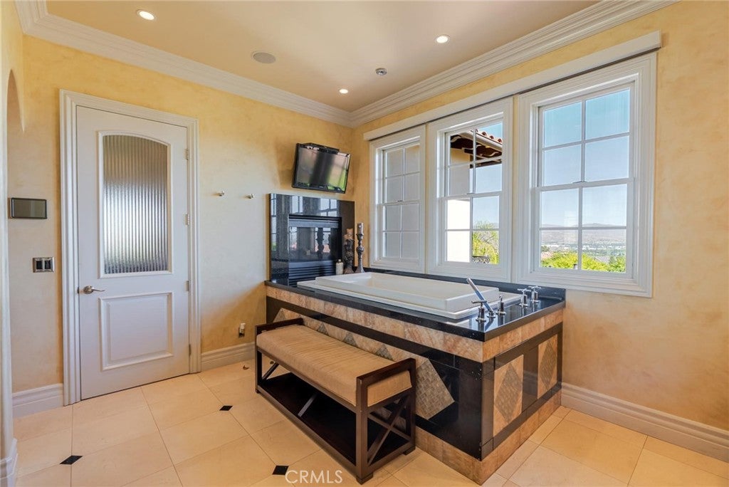 Valencia, California, 91381, United States, 7 Bedrooms Bedrooms, ,10 BathroomsBathrooms,Residential,Active,1959930