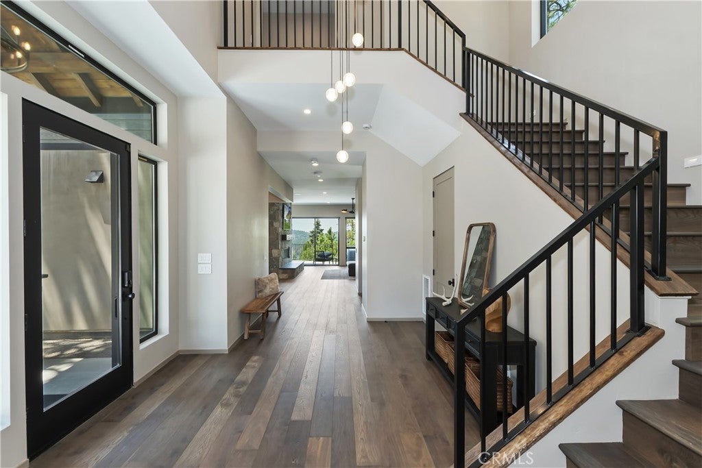 Lake Arrowhead, California, 92352, United States, 3 Bedrooms Bedrooms, ,3 BathroomsBathrooms,Residential,Active,1972160