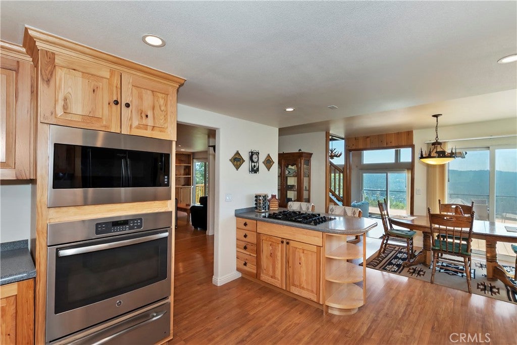 Lake Arrowhead, California, 92352, United States, 3 Bedrooms Bedrooms, ,3 BathroomsBathrooms,Residential,Active,1952988