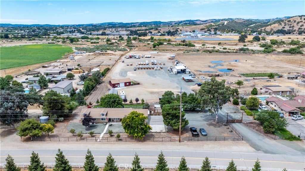 Paso Robles, California, 93446, United States, 7 Bedrooms Bedrooms, ,4 BathroomsBathrooms,Residential,Active,1904141