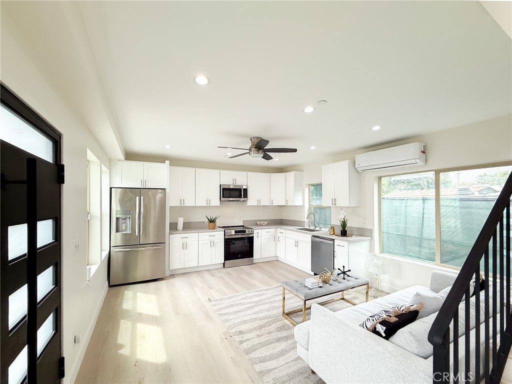 Pasadena, California, 91107, United States, 7 Bedrooms Bedrooms, ,8 BathroomsBathrooms,Residential,Active,1944066