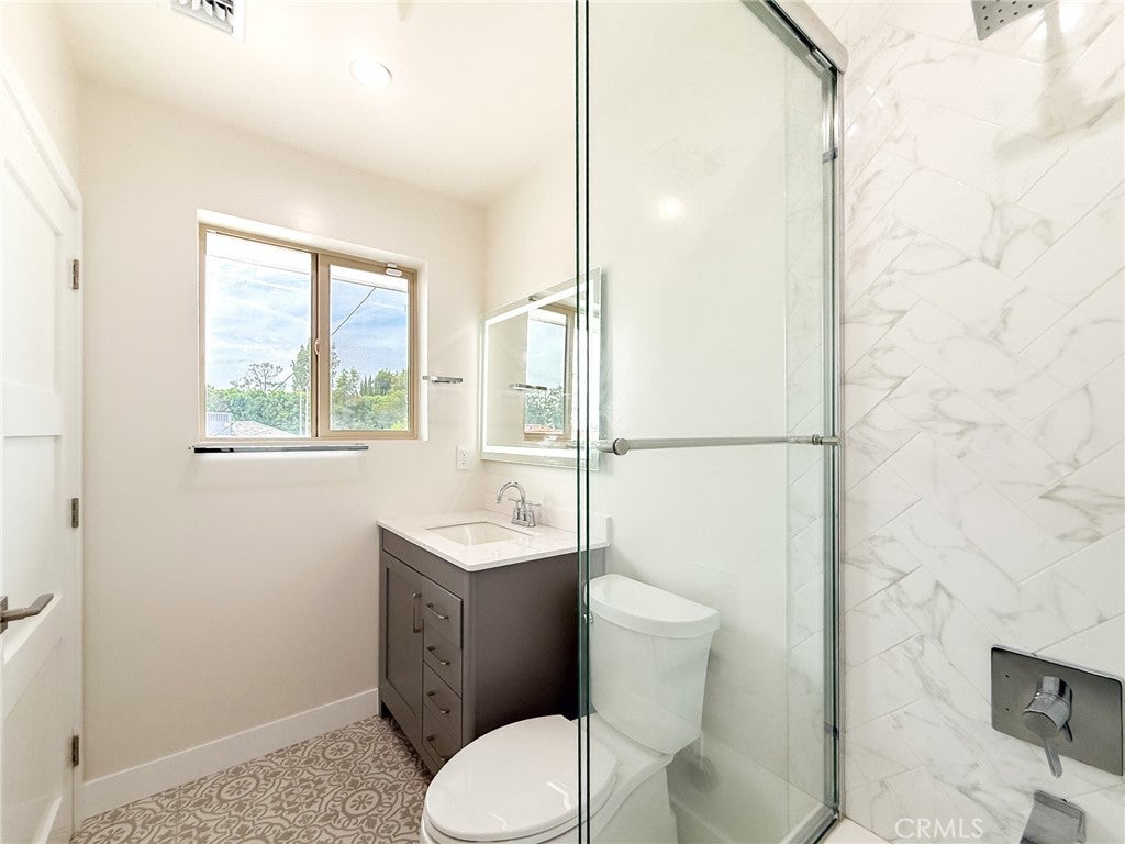 Pasadena, California, 91107, United States, 7 Bedrooms Bedrooms, ,8 BathroomsBathrooms,Residential,Active,1944066