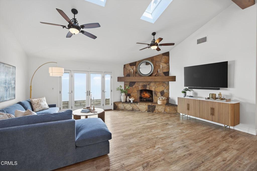 Oxnard, California, 93035, United States, 2 Bedrooms Bedrooms, ,2 BathroomsBathrooms,Residential,Active,1927655