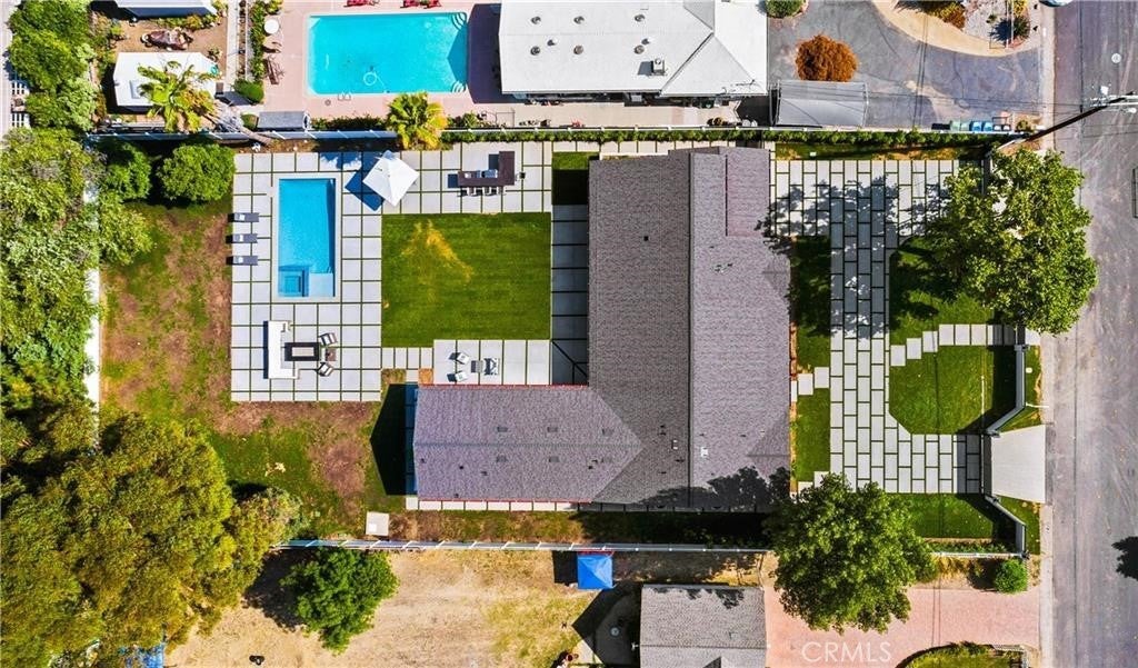 Woodland Hills, California, 91367, United States, 5 Bedrooms Bedrooms, ,5 BathroomsBathrooms,Residential,Pending,1843402
