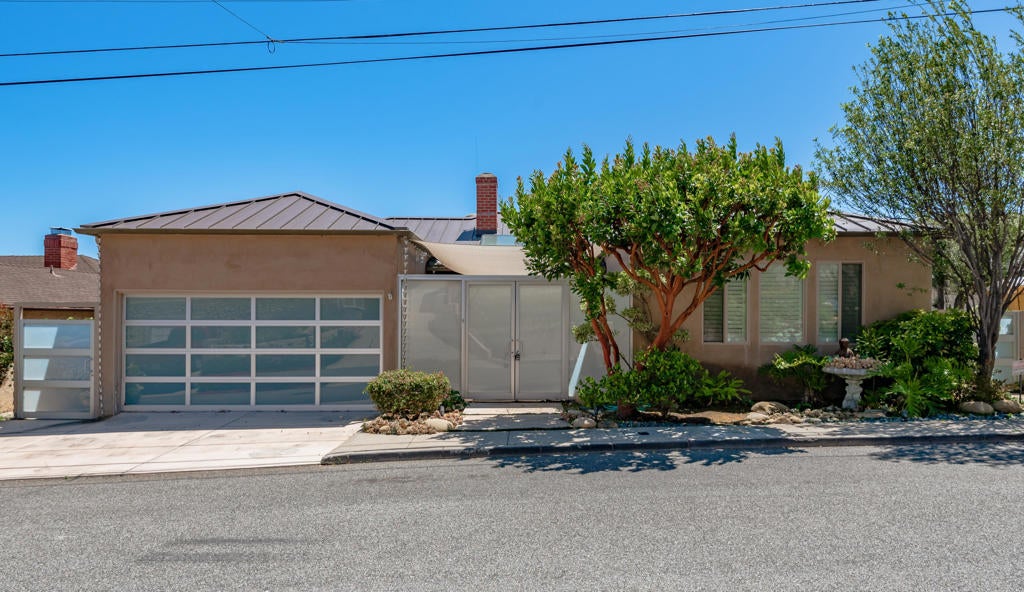 Ventura, California, 93001, United States, 3 Bedrooms Bedrooms, ,2 BathroomsBathrooms,Residential,Active,1944036