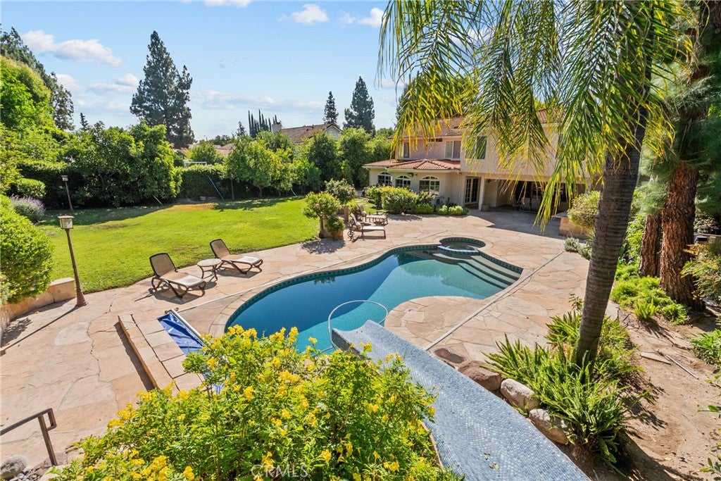 Northridge, California, 91324, United States, 5 Bedrooms Bedrooms, ,4 BathroomsBathrooms,Residential,Active,1952628