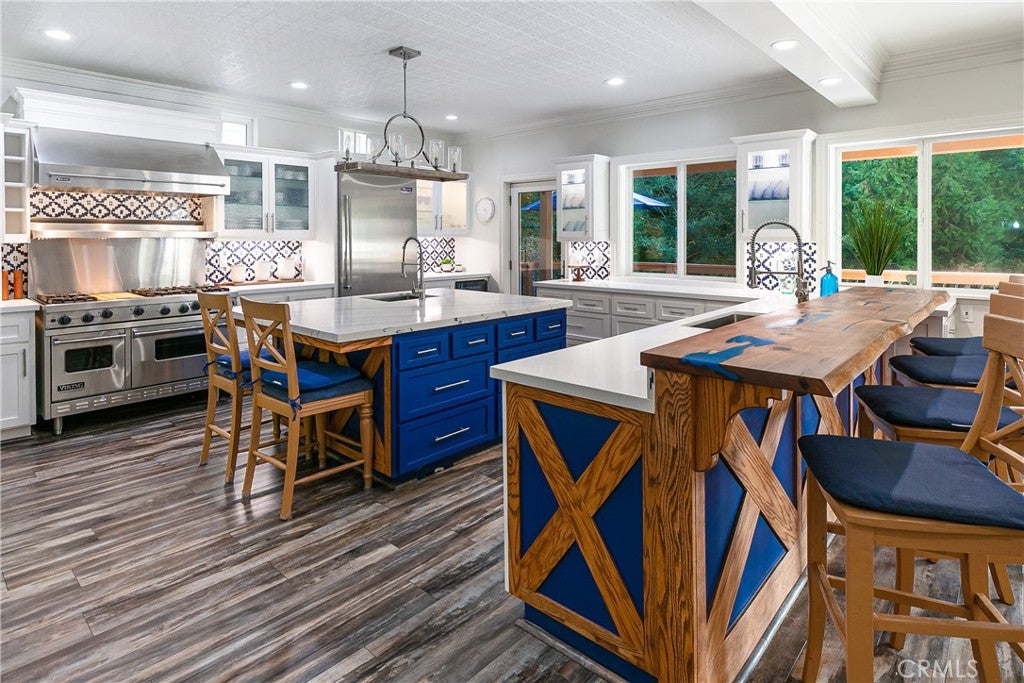 Lake Arrowhead, California, 92352, United States, 2 Bedrooms Bedrooms, ,3 BathroomsBathrooms,Residential,Active,1945074