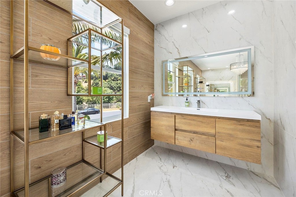 Rowland Heights, California, 91748, United States, 5 Bedrooms Bedrooms, ,6 BathroomsBathrooms,Residential,Pending,1986868