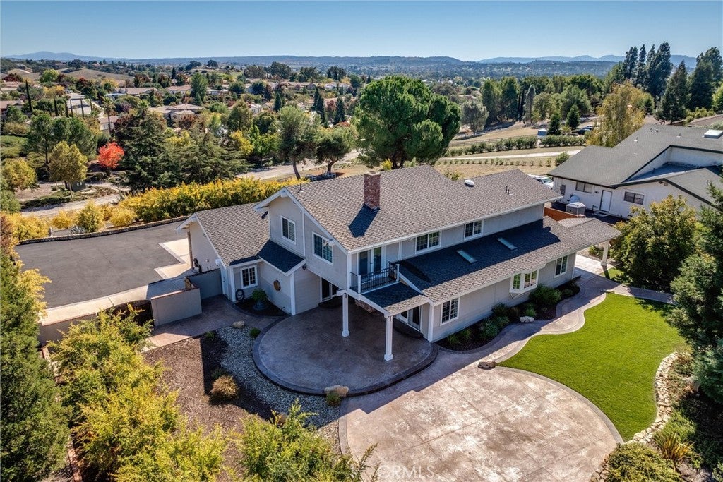 Paso Robles, California, 93446, United States, 4 Bedrooms Bedrooms, ,3 BathroomsBathrooms,Residential,Active,1973344