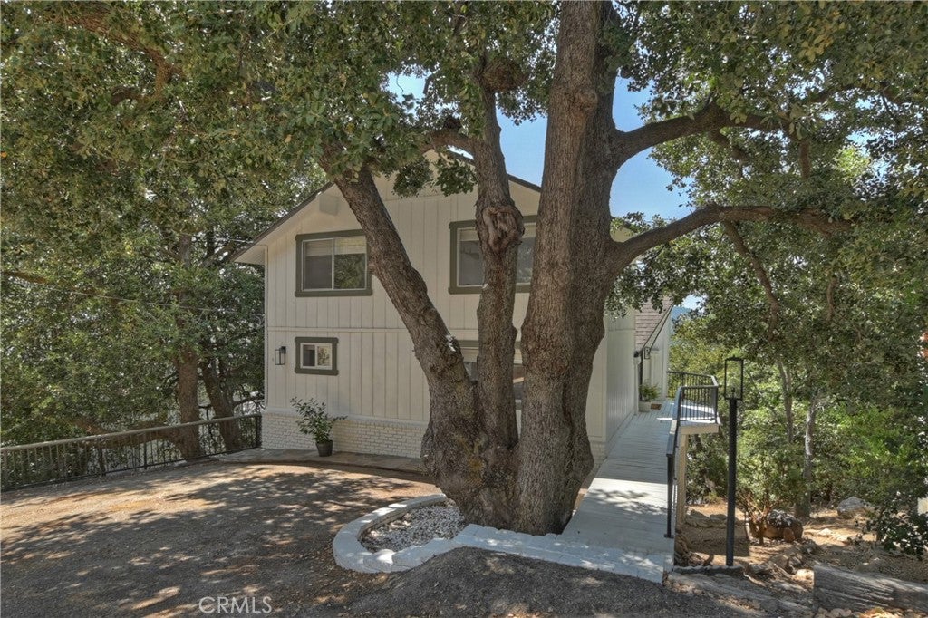 Lake Arrowhead, California, 92352, United States, 4 Bedrooms Bedrooms, ,3 BathroomsBathrooms,Residential,Active,1953250
