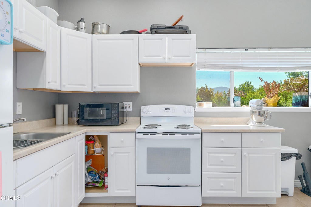 Camarillo, California, 93012, United States, 6 Bedrooms Bedrooms, ,4 BathroomsBathrooms,Residential,Active,1952615