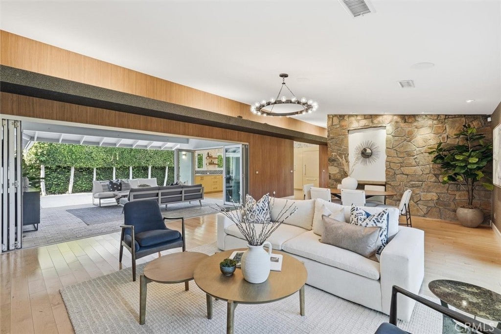 Long Beach, California, 90815, United States, 4 Bedrooms Bedrooms, ,4 BathroomsBathrooms,Residential,Active,1999914