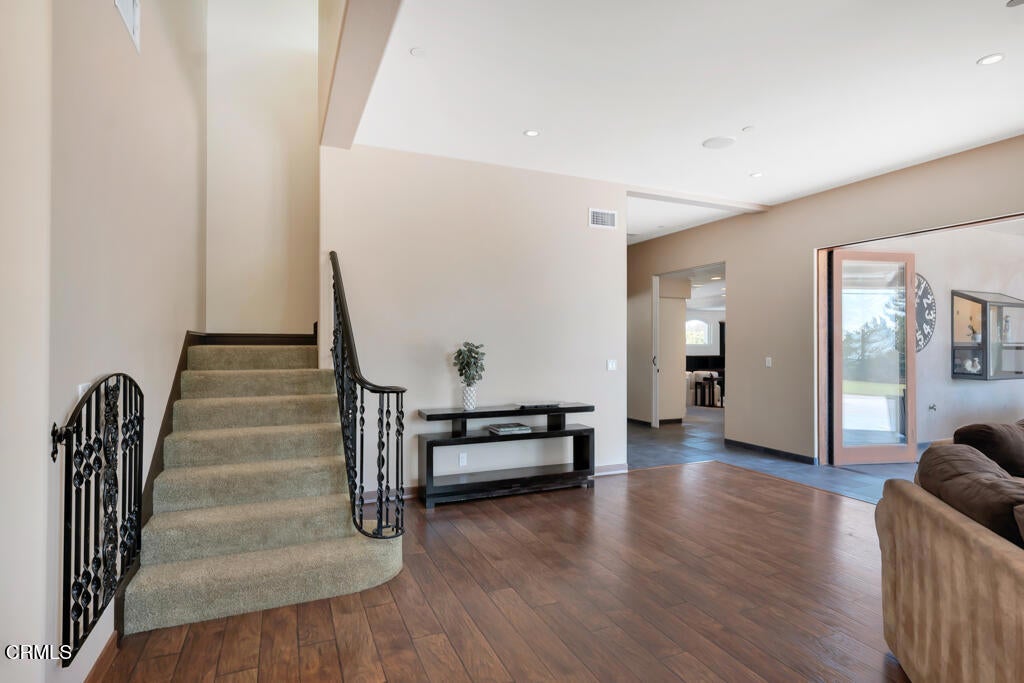 Camarillo, California, 93010, United States, 5 Bedrooms Bedrooms, ,5 BathroomsBathrooms,Residential,Active,1905055