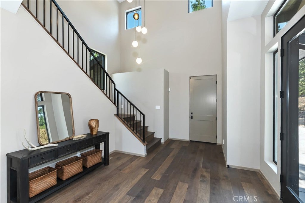 Lake Arrowhead, California, 92352, United States, 3 Bedrooms Bedrooms, ,3 BathroomsBathrooms,Residential,Active,1972160