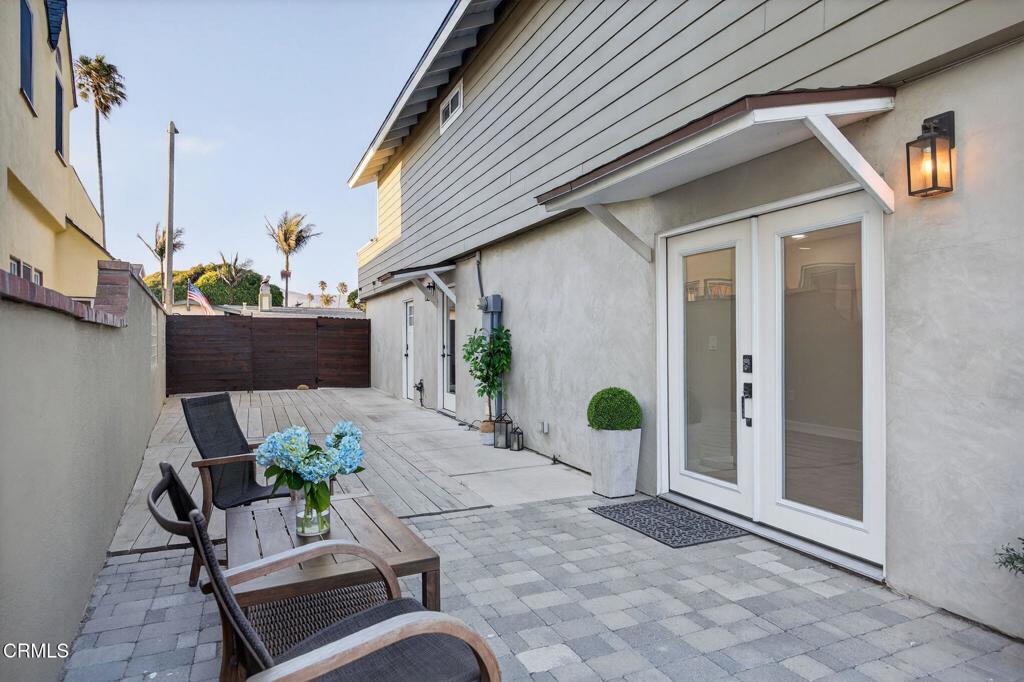 Ventura, California, 93001, United States, 4 Bedrooms Bedrooms, ,3 BathroomsBathrooms,Residential,Active,1926891