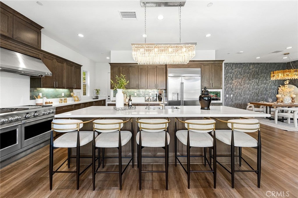 Lake Forest, California, 92630, United States, 5 Bedrooms Bedrooms, ,6 BathroomsBathrooms,Residential,Active,1801044