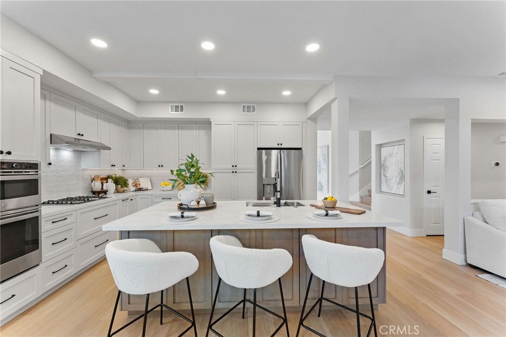 Costa Mesa, California, 92627, United States, 4 Bedrooms Bedrooms, ,3 BathroomsBathrooms,Residential,Contingent,1986895