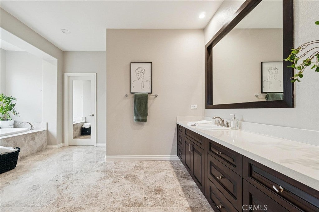 Valencia, California, 91354, United States, 6 Bedrooms Bedrooms, ,6 BathroomsBathrooms,Residential,Active,2008301