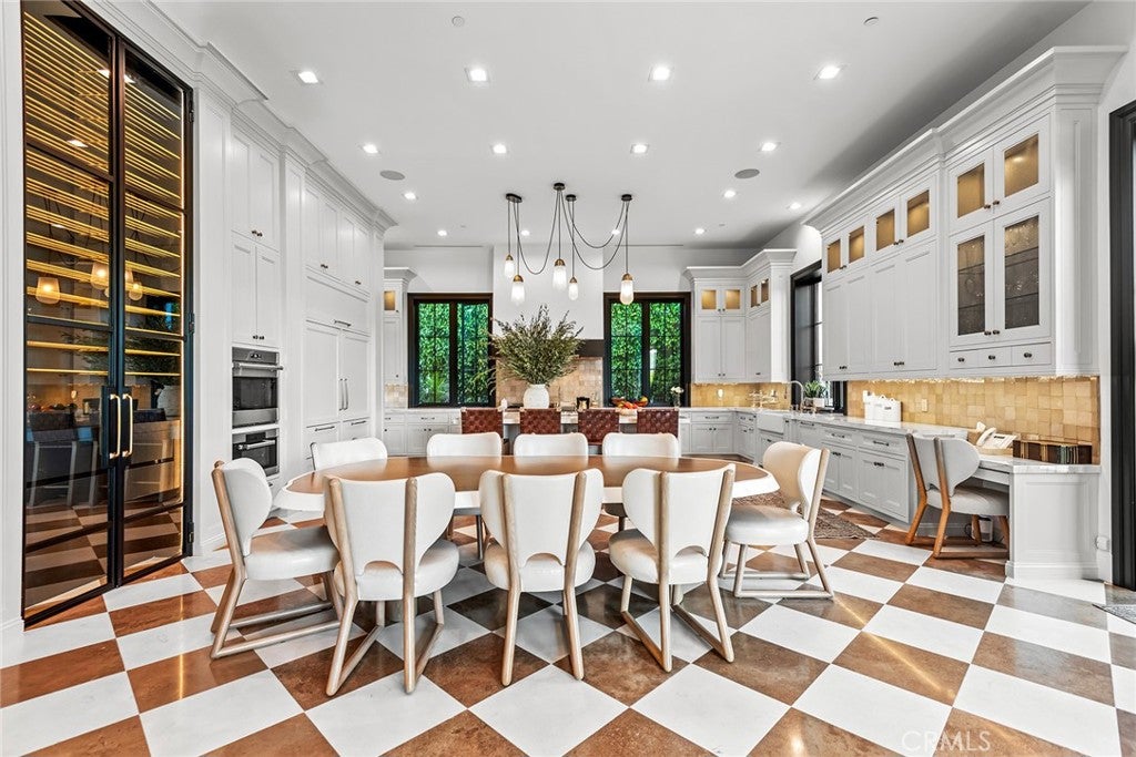 Los Angeles, California, 90077, United States, 8 Bedrooms Bedrooms, ,12 BathroomsBathrooms,Residential,Active,1905105