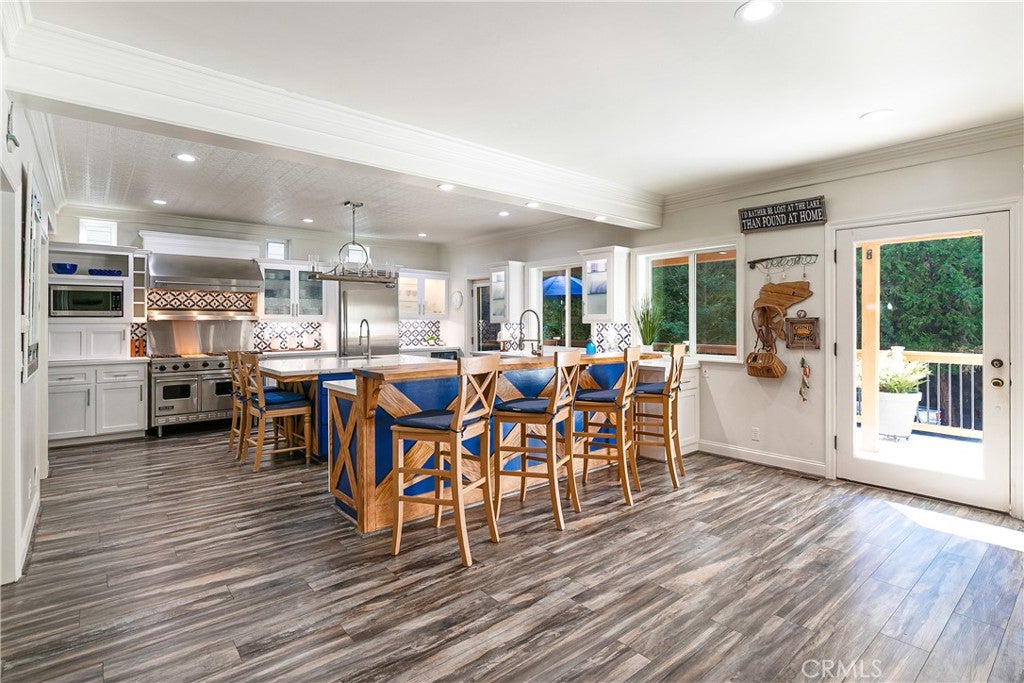 Lake Arrowhead, California, 92352, United States, 2 Bedrooms Bedrooms, ,3 BathroomsBathrooms,Residential,Active,1945074