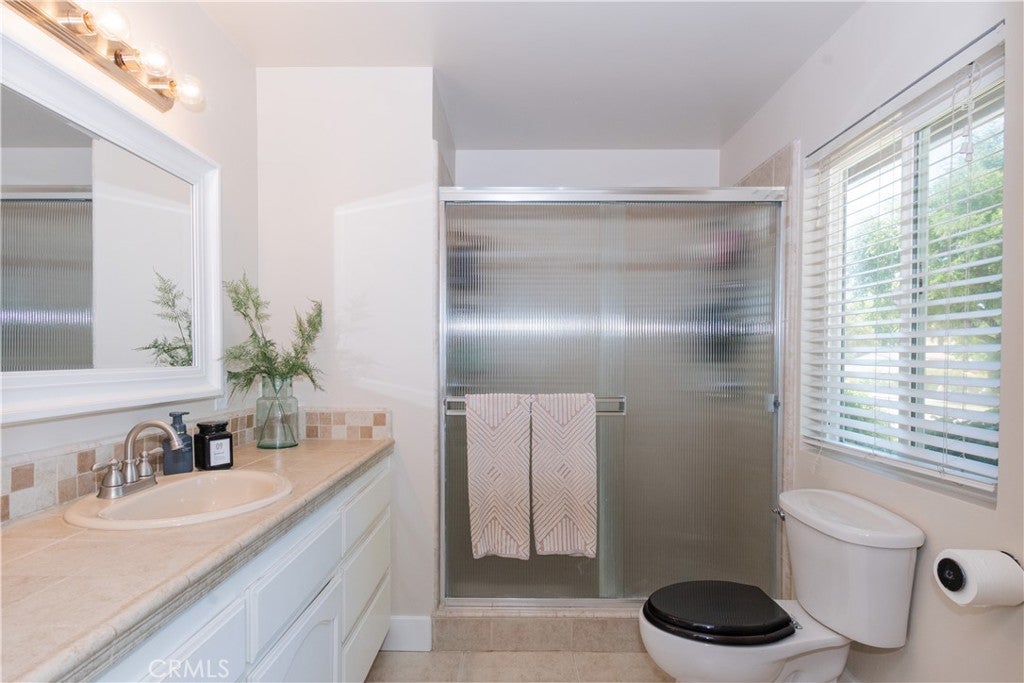 Paso Robles, California, 93446, United States, 4 Bedrooms Bedrooms, ,2 BathroomsBathrooms,Residential,Active,1929671