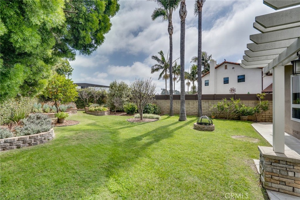 Huntington Beach, California, 92647, United States, 4 Bedrooms Bedrooms, ,3 BathroomsBathrooms,Residential,Active,2030516