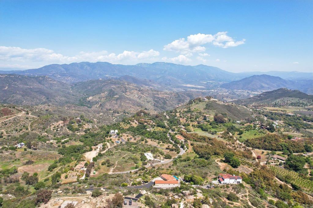 Fallbrook, California, 92028, United States, 3 Bedrooms Bedrooms, ,2 BathroomsBathrooms,Residential,Pending,1929395