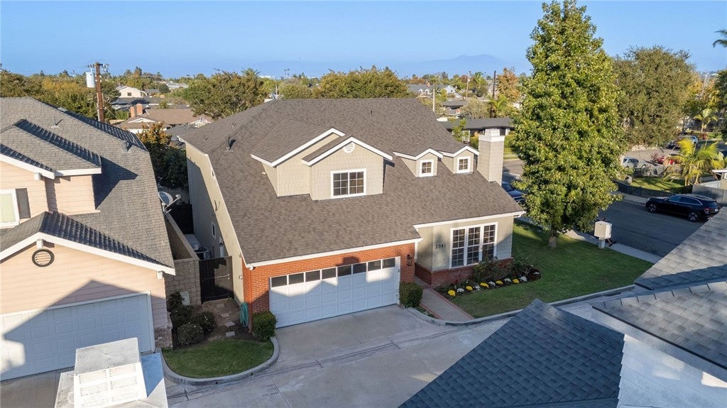 Costa Mesa, California, 92627, United States, 4 Bedrooms Bedrooms, ,3 BathroomsBathrooms,Residential,Contingent,1986895