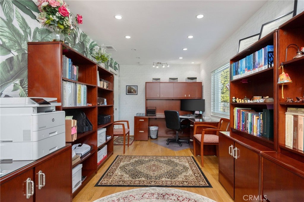 Chatsworth, California, 91311, United States, 4 Bedrooms Bedrooms, ,3 BathroomsBathrooms,Residential,Active,2006764