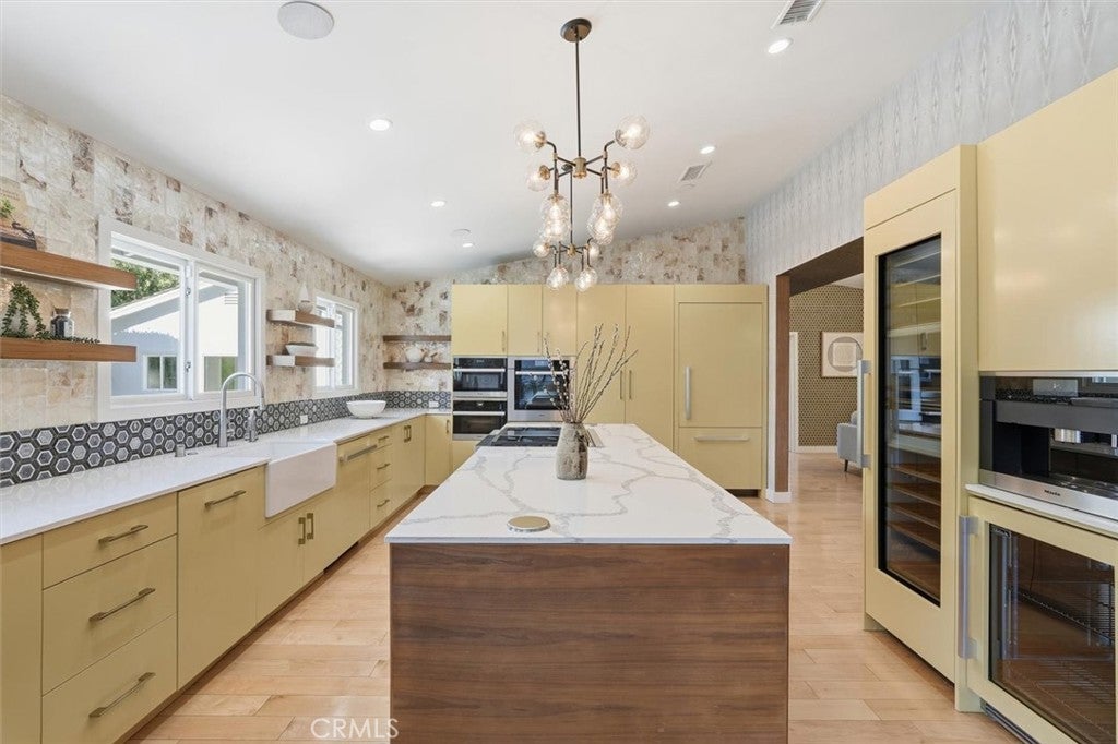 Long Beach, California, 90815, United States, 4 Bedrooms Bedrooms, ,4 BathroomsBathrooms,Residential,Active,1999914