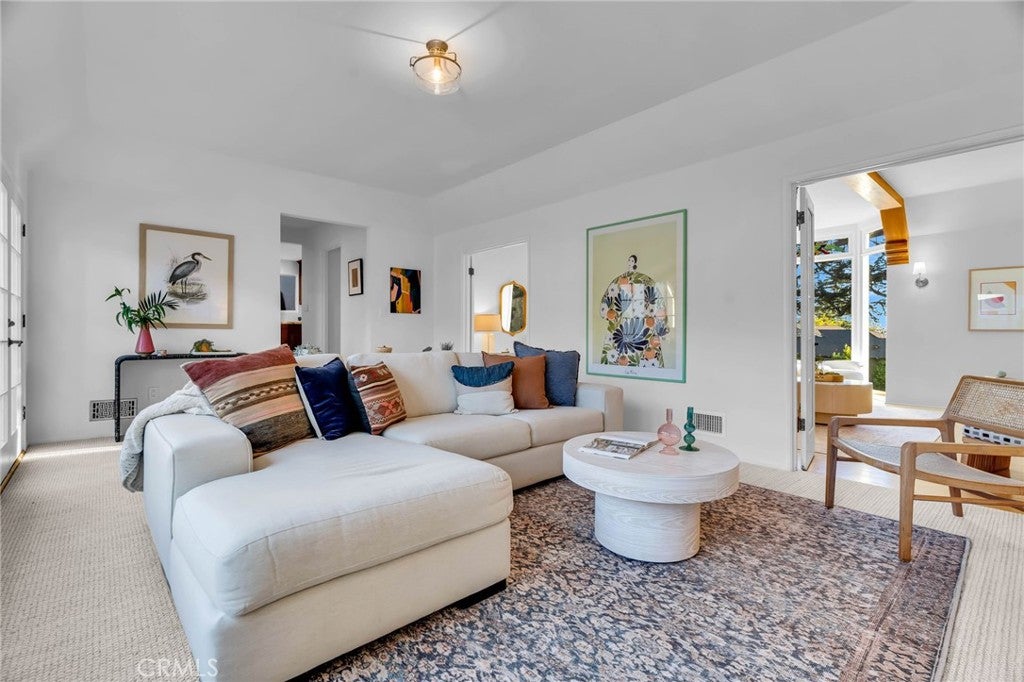 Glendale, California, 91202, United States, 3 Bedrooms Bedrooms, ,3 BathroomsBathrooms,Residential,Active,1967125