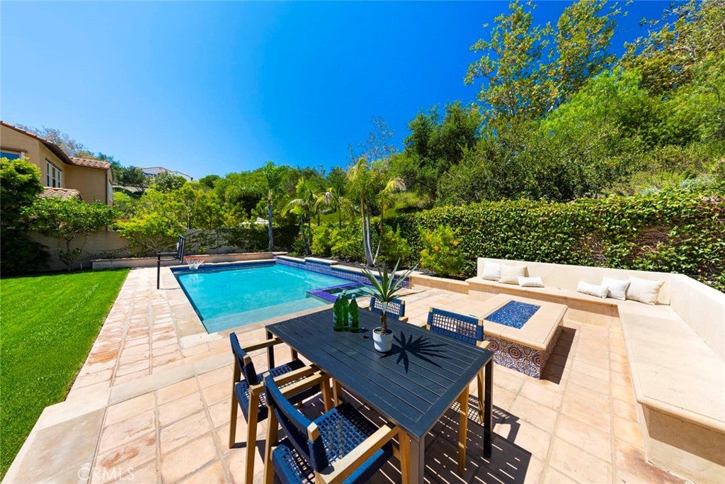 San Clemente, California, 92673, United States, 6 Bedrooms Bedrooms, ,5 BathroomsBathrooms,Residential,Active,1922275