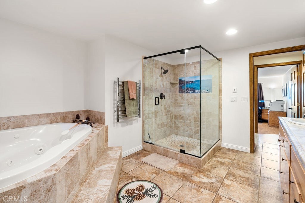 Lake Arrowhead, California, 92352, United States, 3 Bedrooms Bedrooms, ,3 BathroomsBathrooms,Residential,Active,1952988