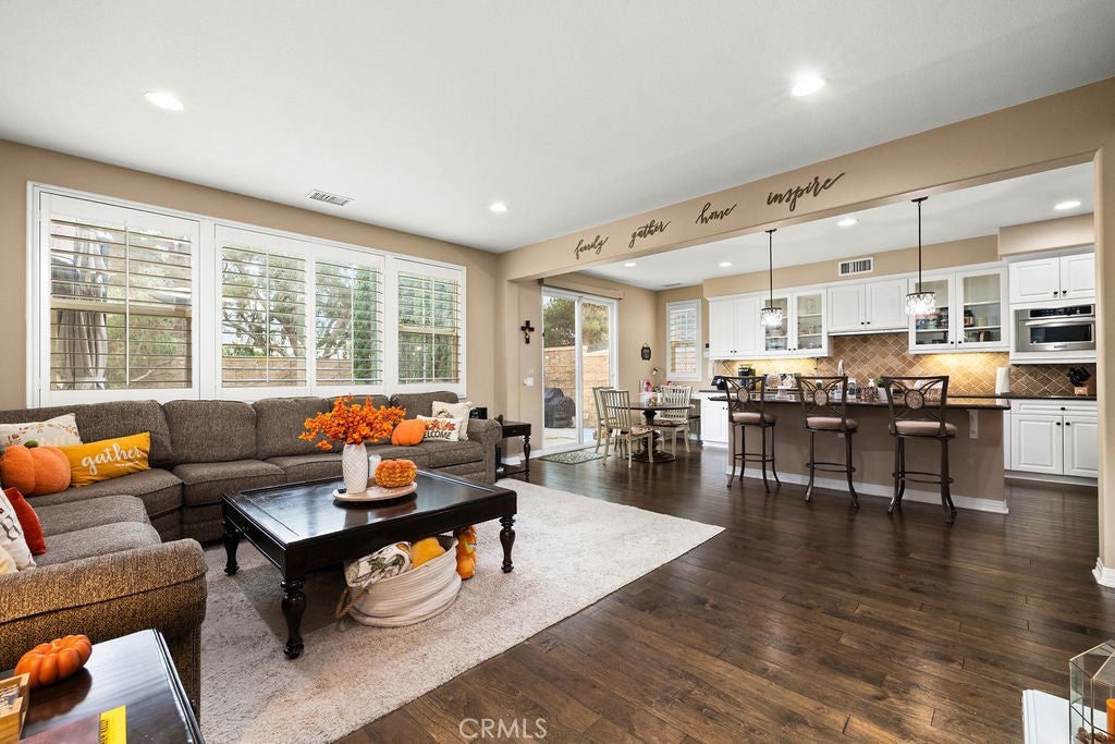 Tustin, California, 92782, United States, 5 Bedrooms Bedrooms, ,4 BathroomsBathrooms,Residential,Active,2010149