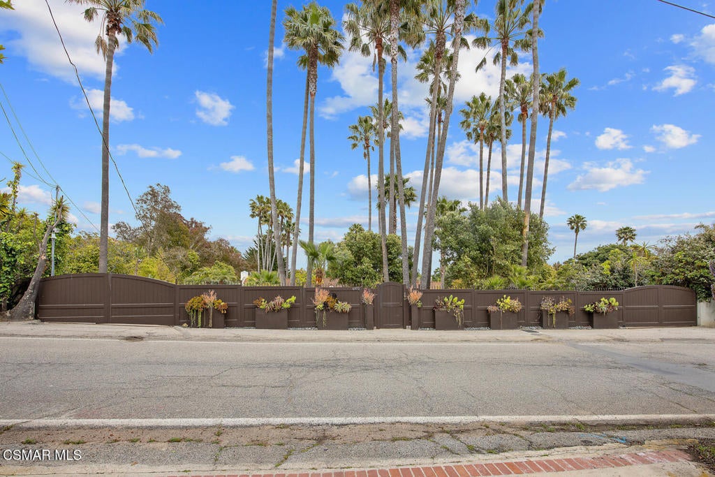 Malibu, California, 90265, United States, 4 Bedrooms Bedrooms, ,5 BathroomsBathrooms,Residential,Active,1892428