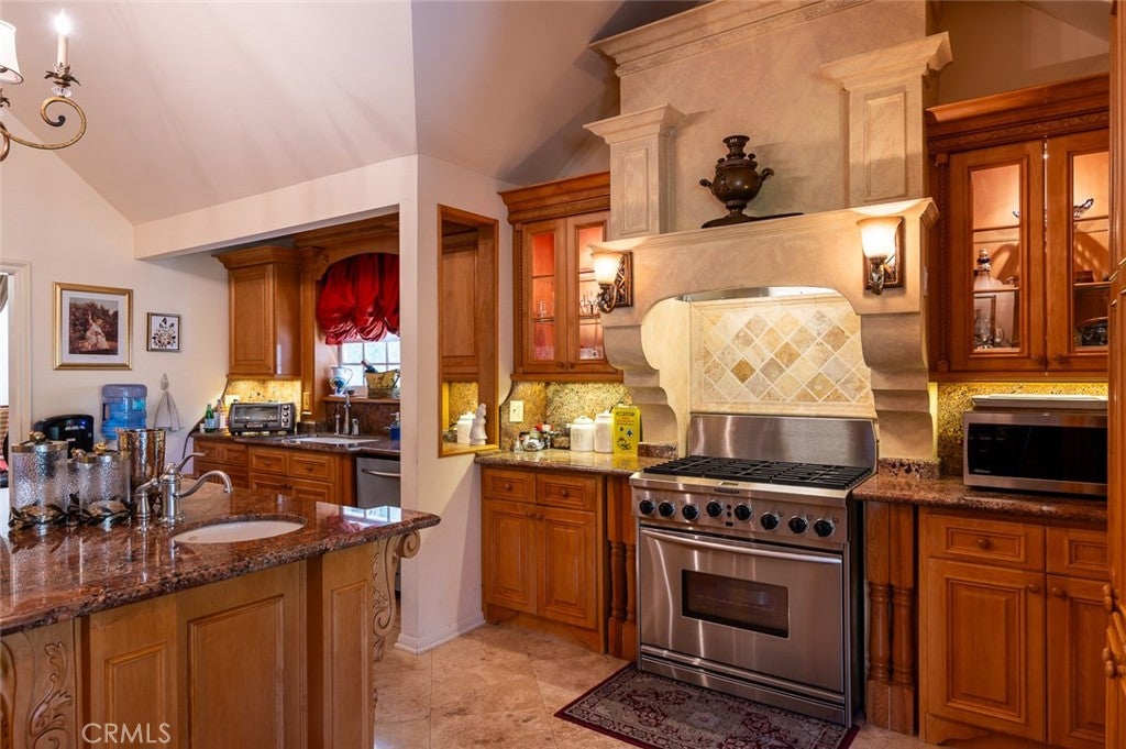 Glendale, California, 91207, United States, 4 Bedrooms Bedrooms, ,4 BathroomsBathrooms,Residential,Active,1945087