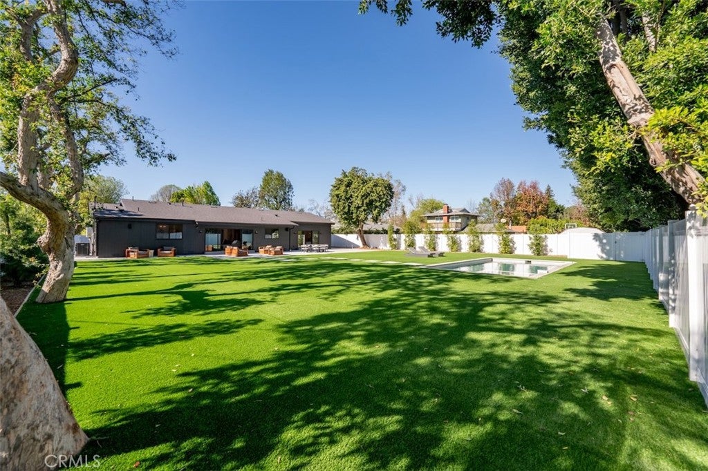 Northridge, California, 91325, United States, 4 Bedrooms Bedrooms, ,4 BathroomsBathrooms,Residential,Active,2030583