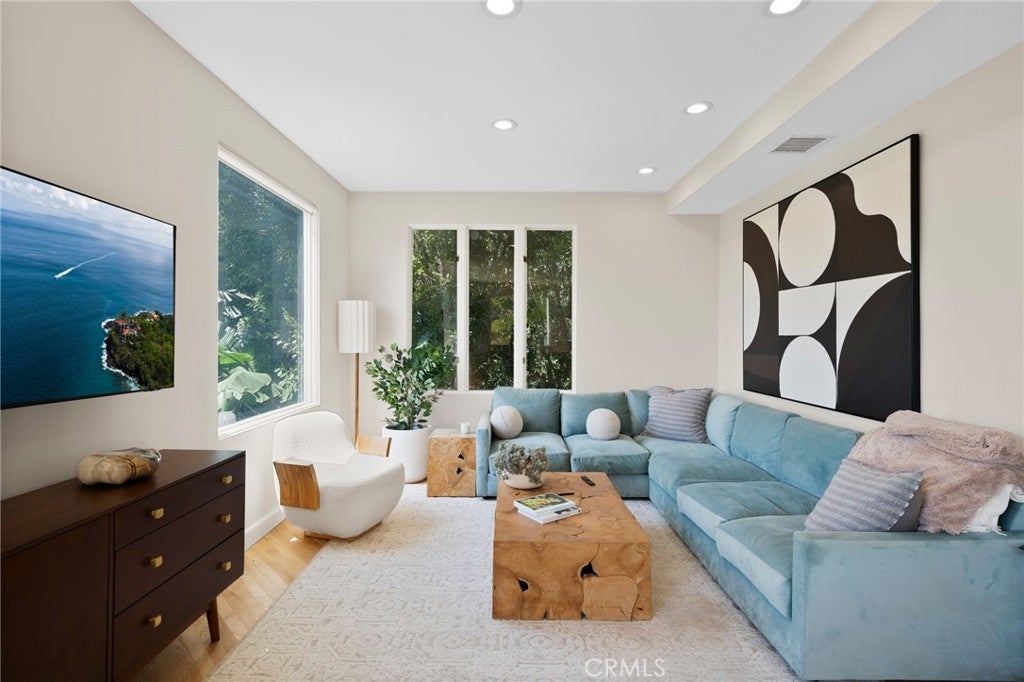West Hollywood, California, 90069, United States, 3 Bedrooms Bedrooms, ,4 BathroomsBathrooms,Residential,Active,1922666