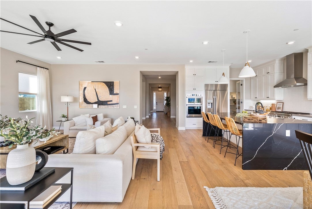 Castaic, California, 91384, United States, 6 Bedrooms Bedrooms, ,6 BathroomsBathrooms,Residential,Active,2006979